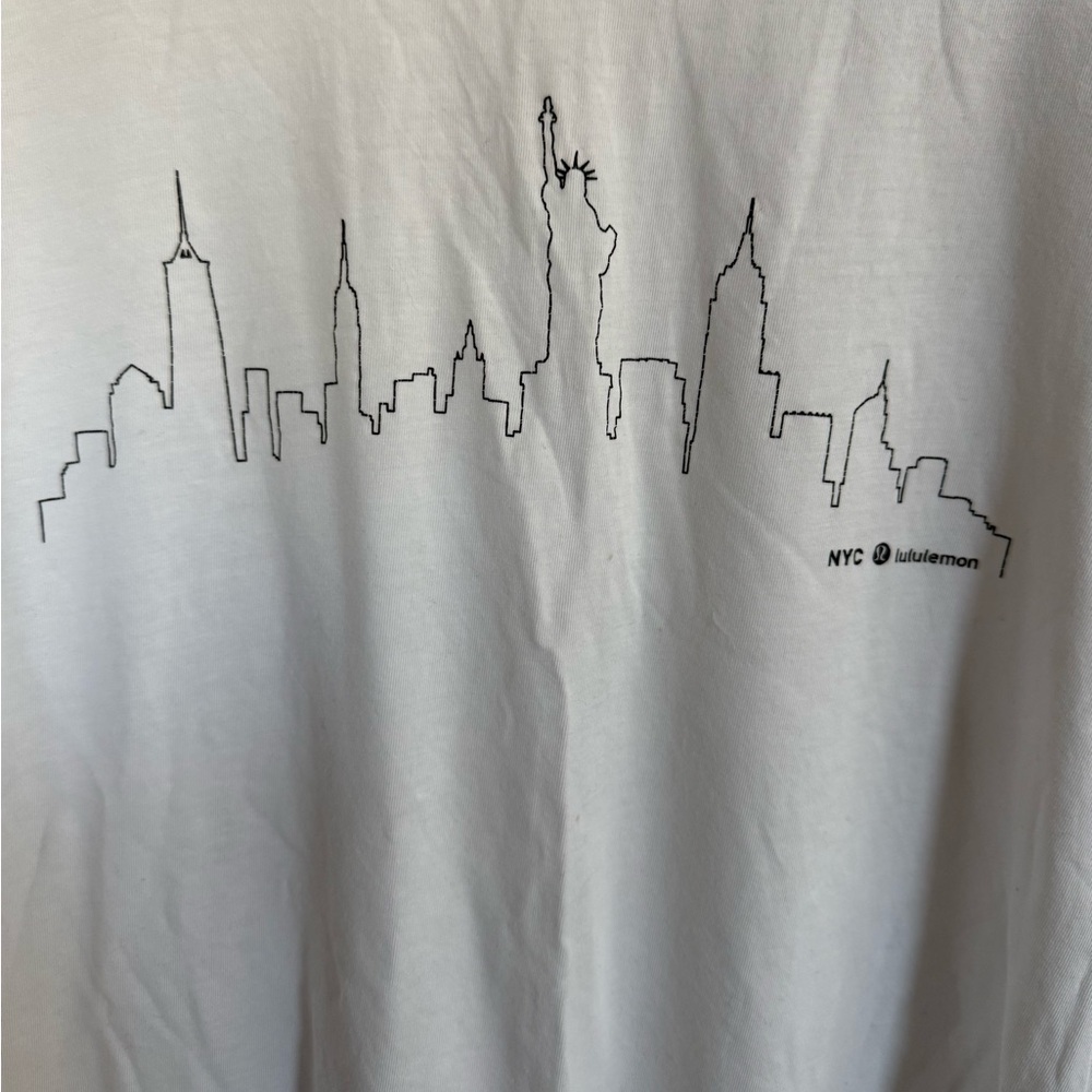 Lululemon New York Skyline All Yours Short Sleeve T-Shirt P2P 22.5” Size 8 - Picture 2 of 8